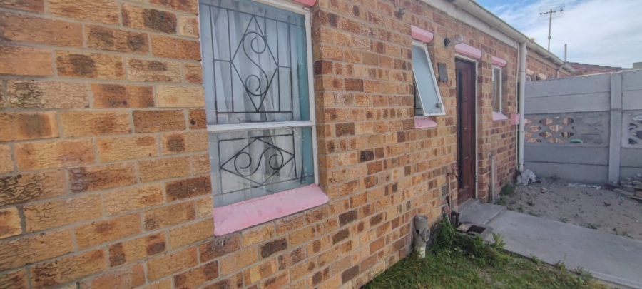 2 Bedroom Property for Sale in Lentegeur Western Cape
